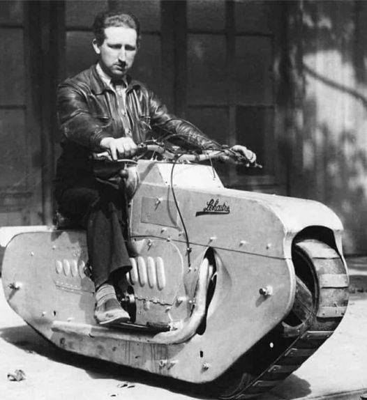 Lánctalpas motorkerékpár 1938-ból.