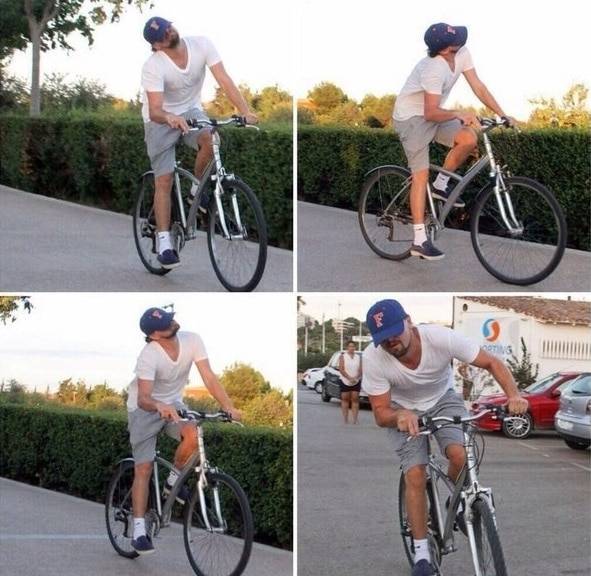 Nem engedte, hogy normális képet készítsenek róla bringázás közben.