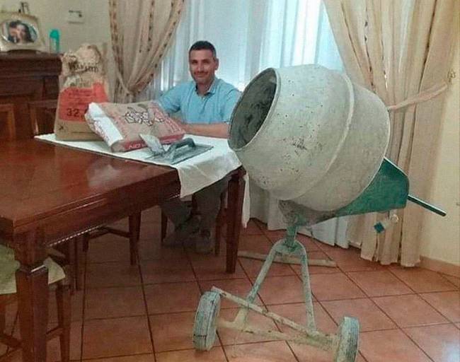 21+ "home office" mém, amit az otthonról nem elvégezhető munkát végző emberek készítettek