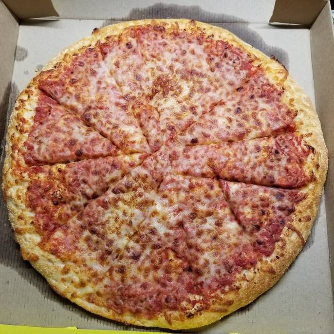 „Megkértük a pizzériát, hogy szeletelve hozzák házhoz a pizzát, erre ők ezt művelték a vacsoránkkal...”