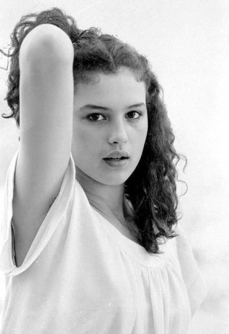 Monica Bellucci 1977-ben.