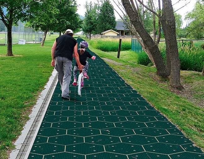 Ezek a napelemes panelek hozzájárulnak a globális felmelegedés elleni küzdelemhez.