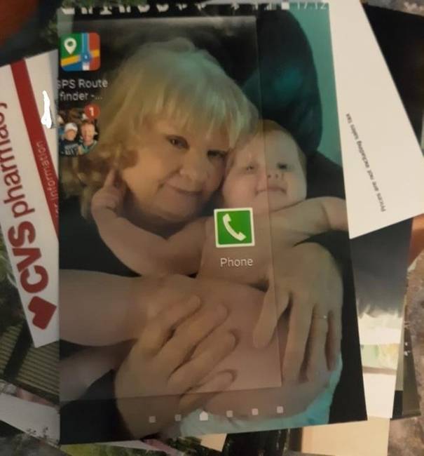 „Anyám kinyomtatta a háttérképét."