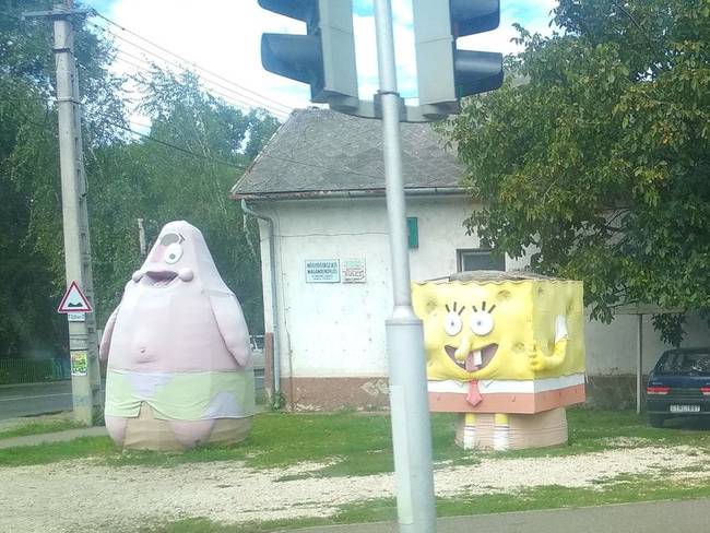 Küklopsz Patrik és gonosz Spongyabob egy magyar faluban.