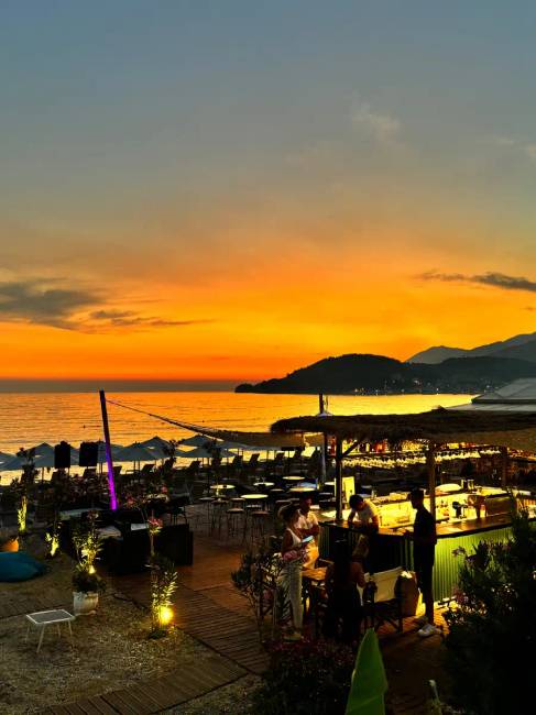 Naplemente a Mateus Beach-en.