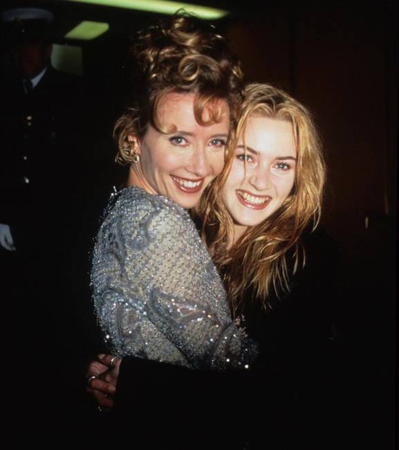Emma Thompson segítette Winsletet a meztelen jelenetnél.