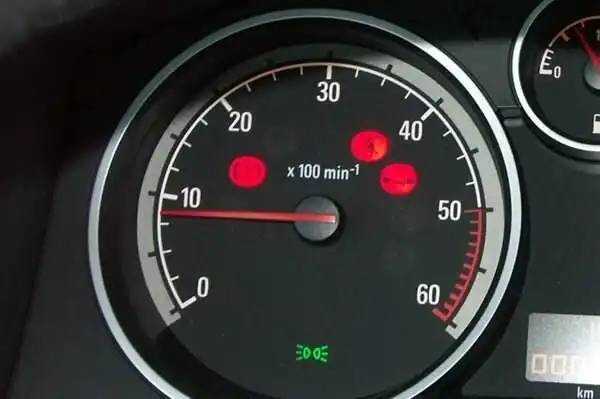 Milyen sebességgel kell haladni, hogy soha ne menjen tönkre a motor?