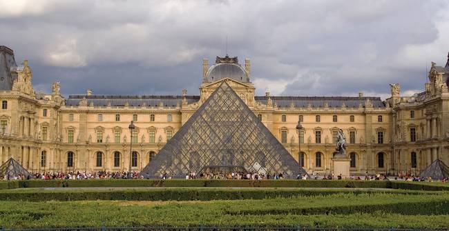 Louvre, Párizs: 1980-ban és napjainkban.