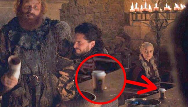 Daenerys Targaryen Starbucks-pohara tehát nem az első látványos baki volt a sorozatban.