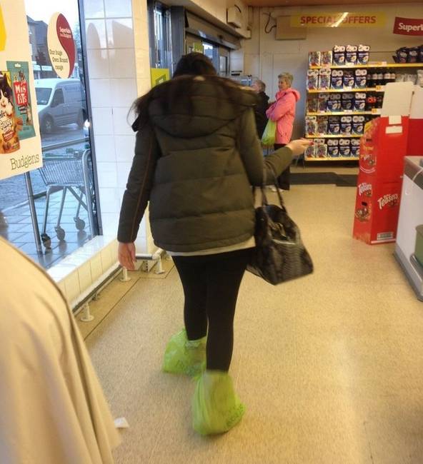 „A barátnőm így védi az Ugg csizmáját."
