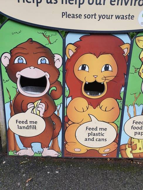 Szemetesek az állatkertben.