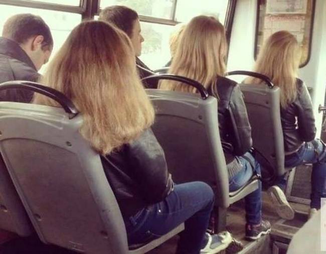 Ahogy látom, még a pasijaik is egyformák.