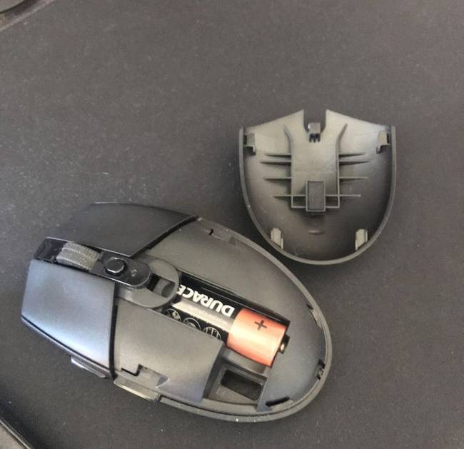 „Eladtam a régi laptopomat és az ország másik végébe postáztam. Ma rájöttem, hogy az egerem USB-vevője benne maradt a gépbe."