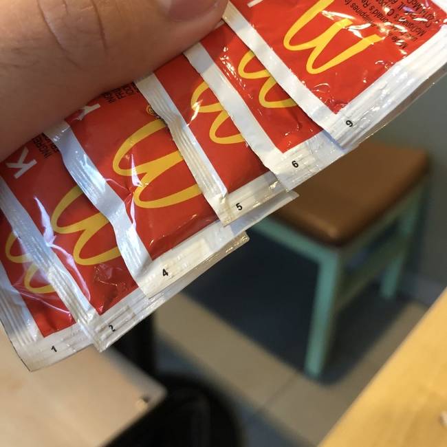 „Rájöttem, hogy a McDonald's-ban számozva vannak a ketchupok. Minél nagyobb a szám, annál savanyúbb a szósz."