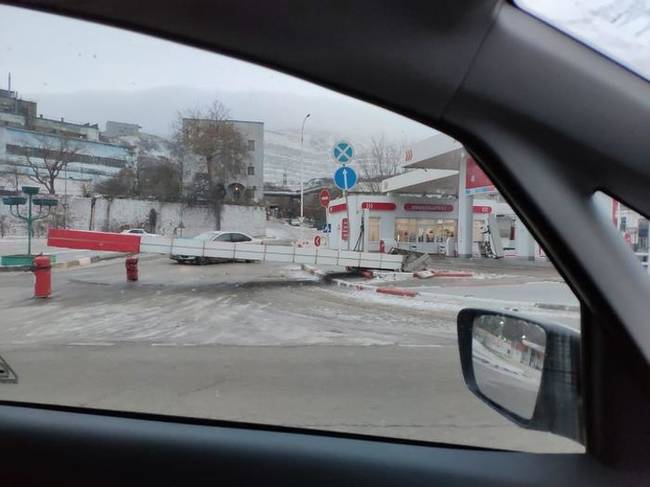 Úgy tűnik, hogy az üzemanyagárak zuhanni kezdtek ezen a benzinkúton.