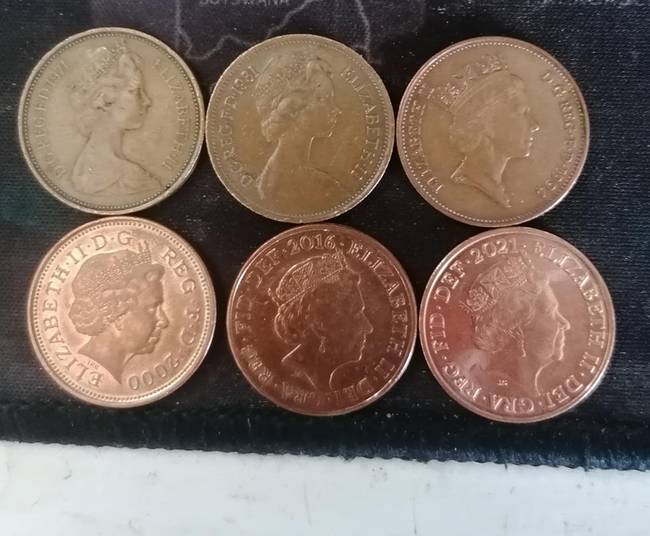 Az érméken található kép jól mutatja, hogyan öregszik Erzsébet királynő.