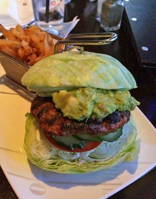 „Salátás hamburger volt írva az étlapra, ezt hozták ki nekem végül."