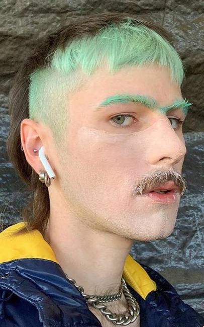 Az Instagramon megtalálod, ha érdekelnek a stílus-tippjei.