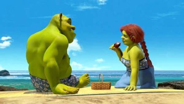 Melyik ikonikus zene hallható a Shrek 2 nyitójelenetében?