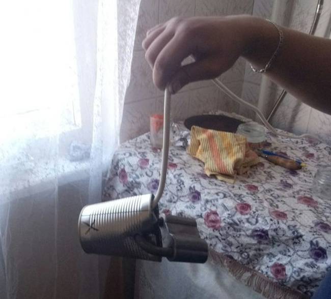 „A főbérlőm nagyon egyedi módon tiltotta meg, hogy használjam a mosógépét: belelakatolta egy konzerves dobozba."