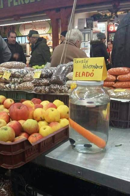 Valamiből neki is meg kell élnie.