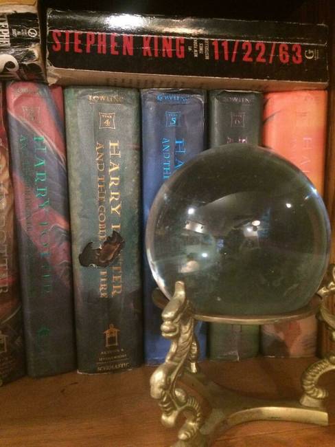 „Az üveggömbömre sütő napfény lyukat égetett a Harry Potter és a Tűz serlege című könyvemre."