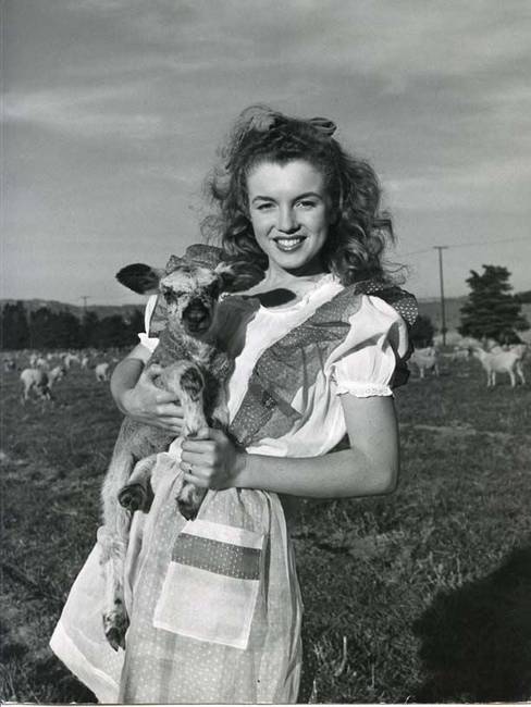 Norma Jeane, mielőtt még Marilyn Monroe néven ismerte meg a világ.