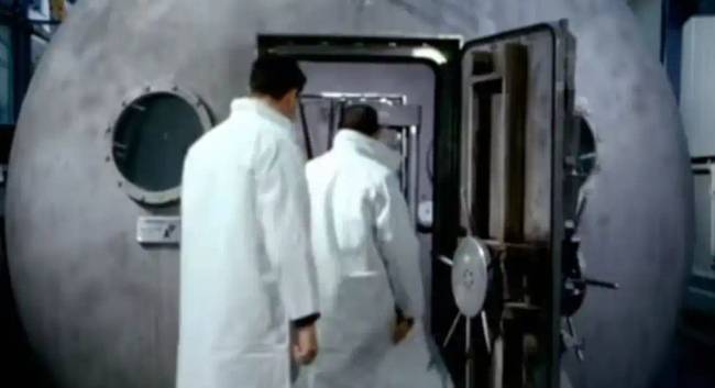 Meddig élhet túl egy ember a Holdon űrruha nélkül és mi történne vele pontosan?