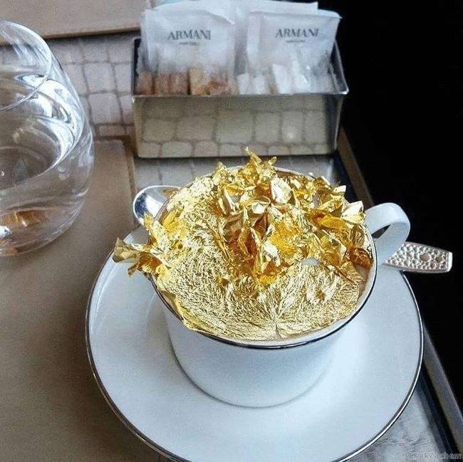 Itt a kávézókban akár aranyozott cappuccino-t is kérhetünk.