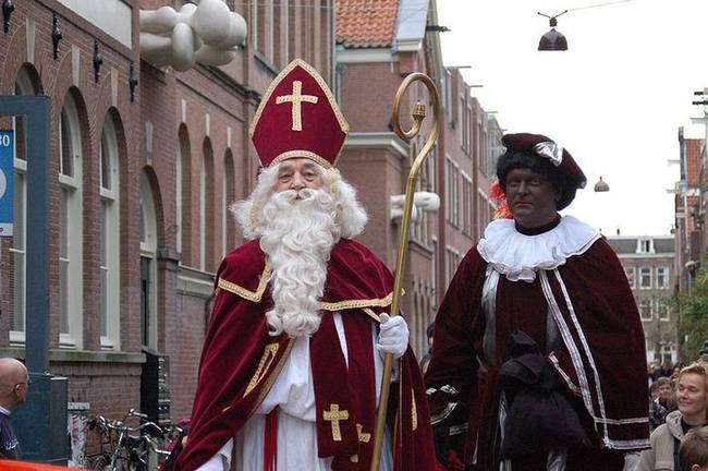 Sinterklaas és Zwarte Piet.