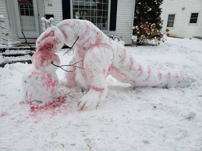 „A szomszédunk készített egy hó-dinoszauruszt."