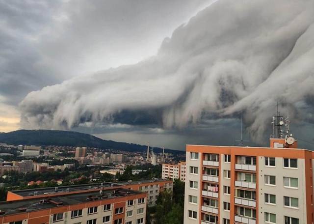 Ez a csehországi vihar épp úgy néz ki, mint egy UFO-invázió.