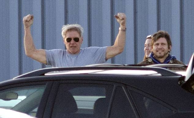 Harrison Ford itt épp talán az erejét fitogtatja.