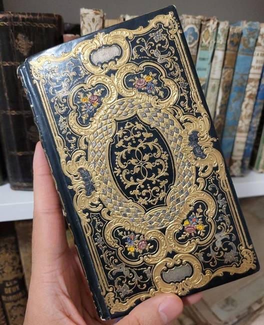 Le Manuscrit Bleu könyv 1848-ból aranyozással és virágmintával