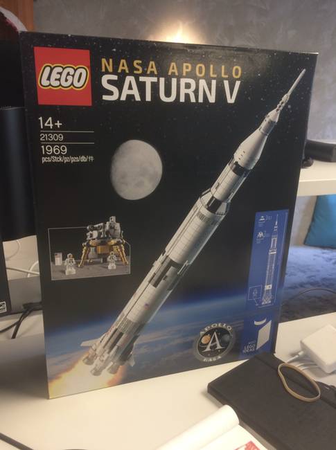 Ennek a Legónak pontosan 1969 alkatrésze van. Ez megegyezik azzal az évvel, amikor az Apollo 11-et a Holdra lőtték.