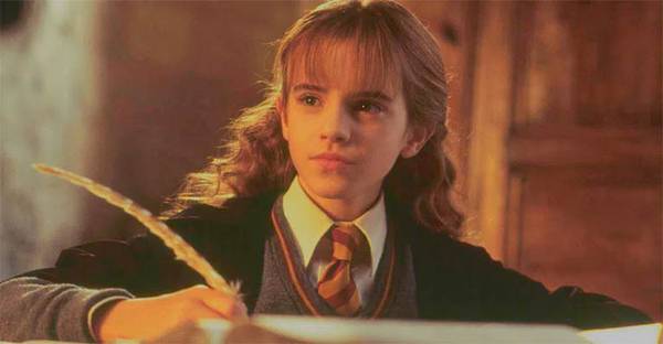 Mindannyian tudjuk, hogy Hermione „korának legkiválóbb boszorkánya”. Szerinted melyik szó jellemzi őt leginkább?