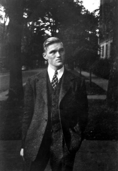 „A 19 éves nagyapám, 1940-ben."