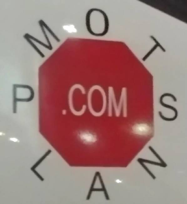 Egy internetes weboldal reklámja. Ember legyen a talpán, aki kitalálja, hogy mi a pontos címe...