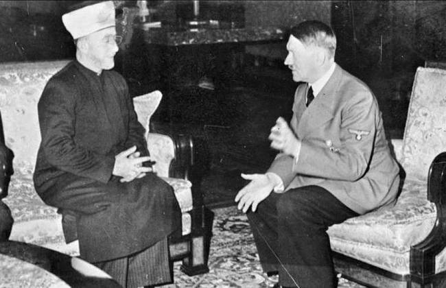 Adolf Hitler és Amin al-Husseini (jeruzsálemi vallási vezető) találkozása, 1941-ben.