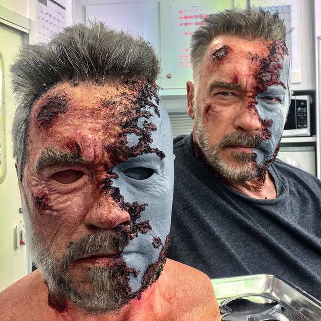 Arnold Schwarzenegger maszkja.