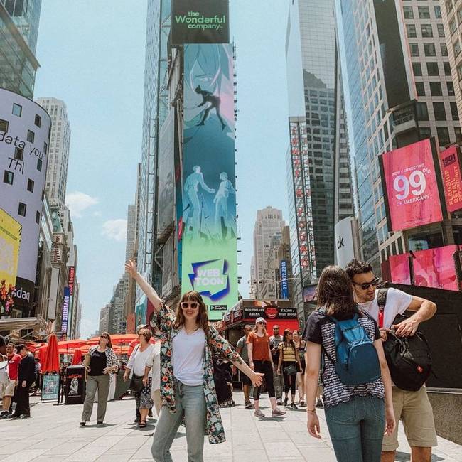 „A könyvem alapján egy webképregényt készítettek, ami aztán a Times Square-en is feltűnt."