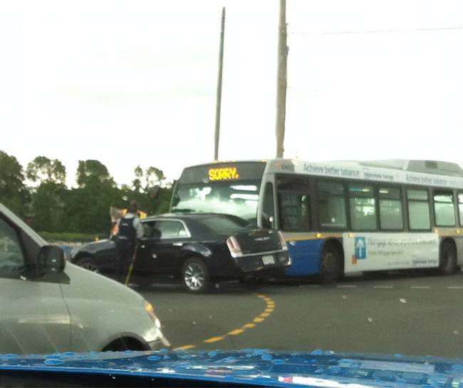 Kanadában még a busz is bocsánatot kér, amikor balesetet okoz.