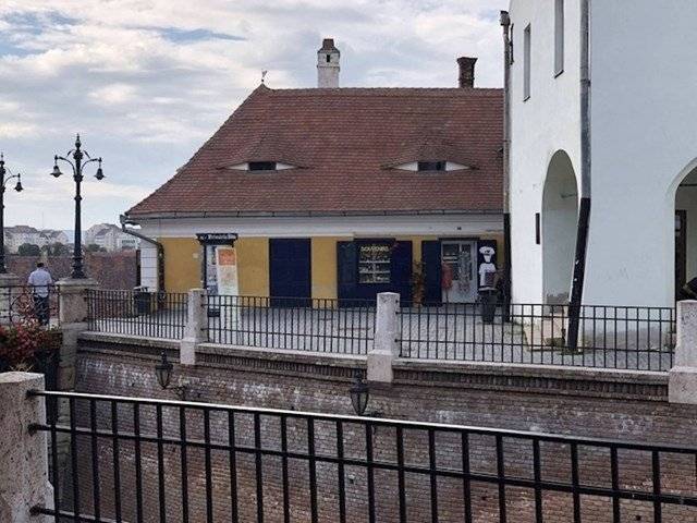 Ez a ház gyanúsnak tűnik.