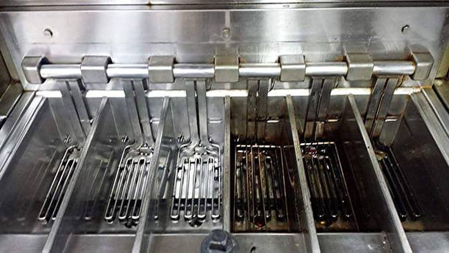 „Egy másik McDonald's-ba helyeztek át, az első, amit letakarítottam a fritőz volt."
