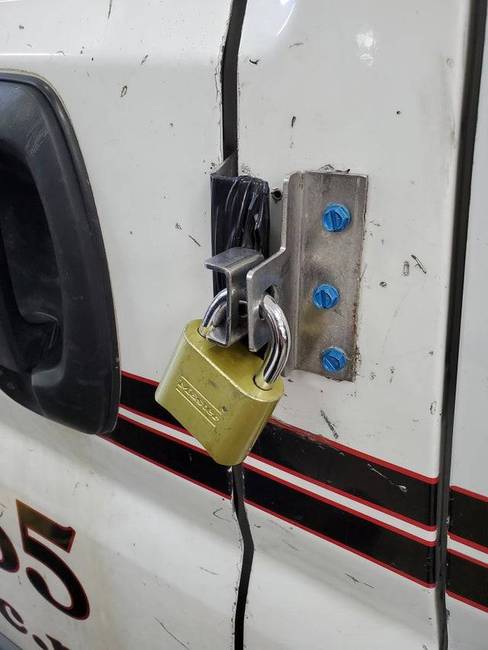 Tönkrement a zár? Nem probléma.