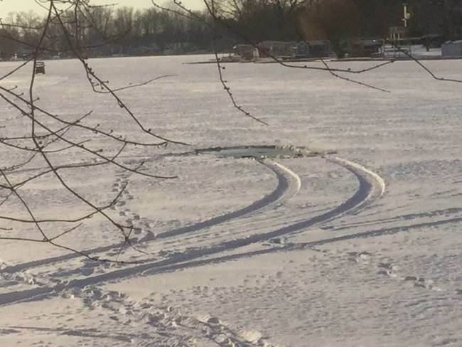 „Vágjuk le az utat a befagyott tavon át, mi baj történhet?!"