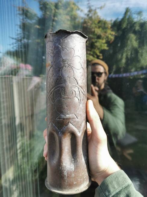 „Nagyapám ásta ki Liverpool mellett. Lehet, hogy valamilyen második világháborús lőszer, de nagyon szokatlan."