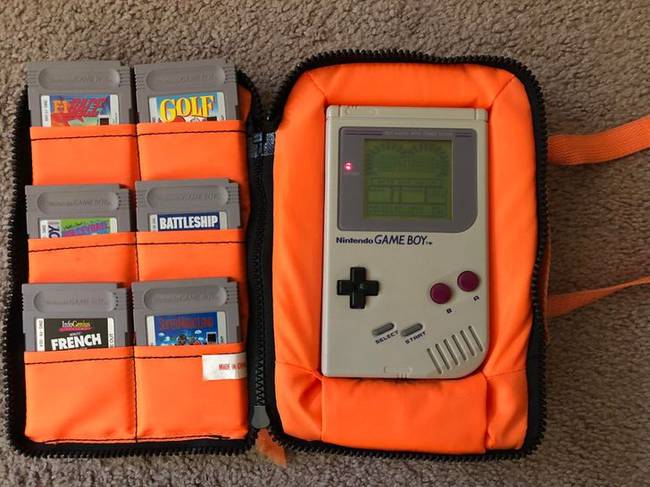 Eredeti Game Boy, minden probléma nélkül működik.