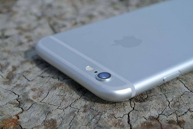 iPhone kamera lyuk