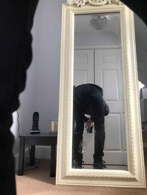 Fontos, hogy az arc ne látszódjon.